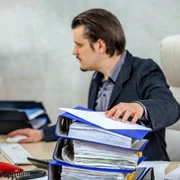 Birocratia ii nemultumeste pe imigranti  Foto Freepik com jpg