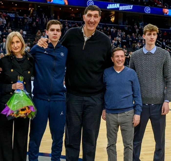 Ghiță Mureșan, alături de fiii George (stânga) și Victor (cel mai din dreapta) FOTO: Instagram