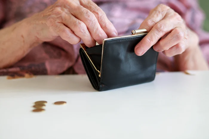 Bătrâna cheltuise jumătate din bani până a fost prinsă de polițiști FOTO Shutterstock 