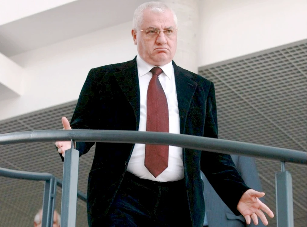 
    Mitică Dragomir  