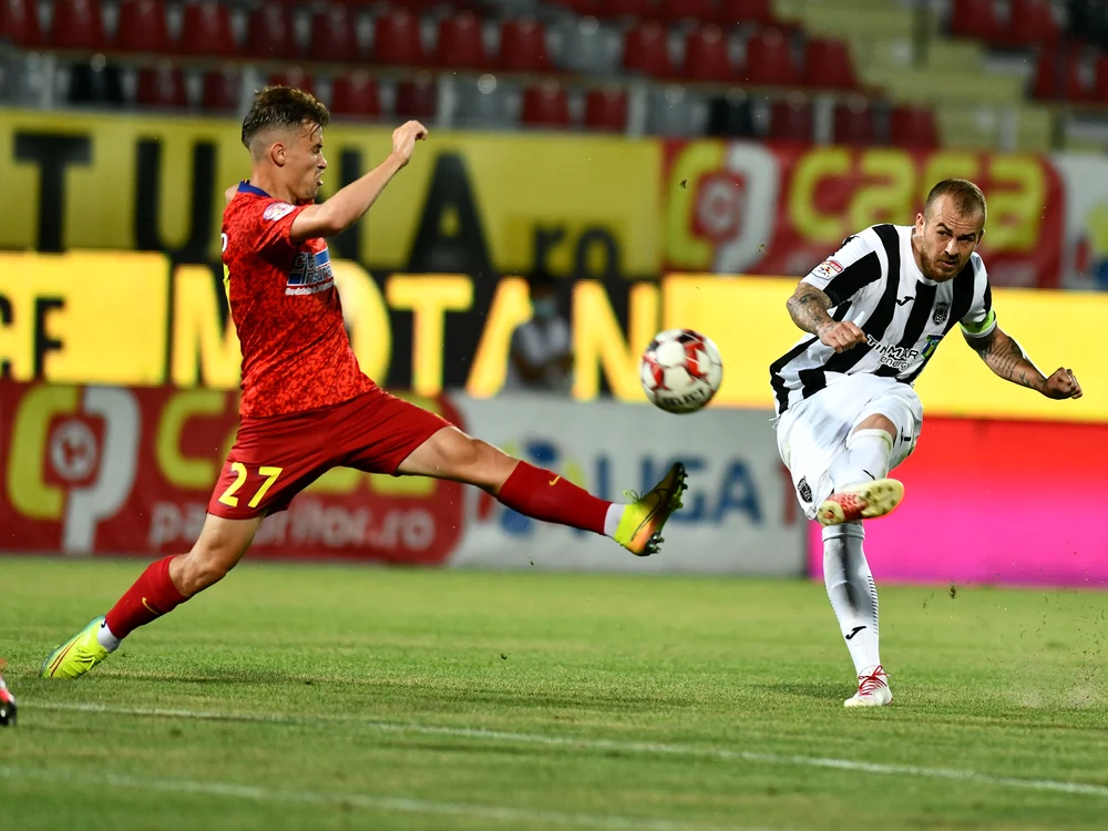 
    Denis Alibec a reușit două goluri în poarta FCSBFoto: sportpictures.eu  