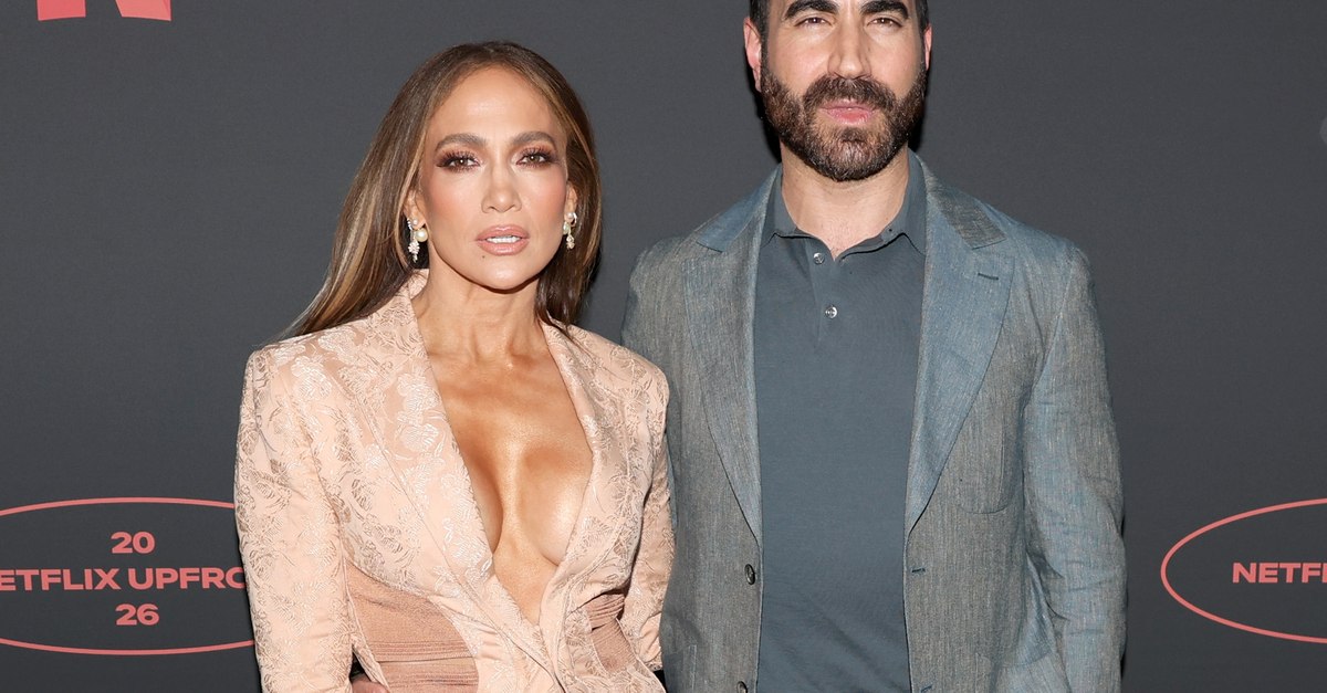 Jennifer Lopez iubește din nou? Cine e bărbatul alături de care s-a afișat pe covorul roșu
