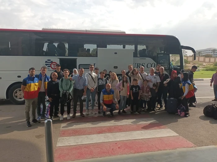 Cei 41 de români au ajuns în București Foto: MAE