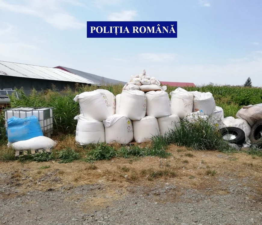 Erbicide depozitate necorespunzător FOTO IPJ Călăraşi