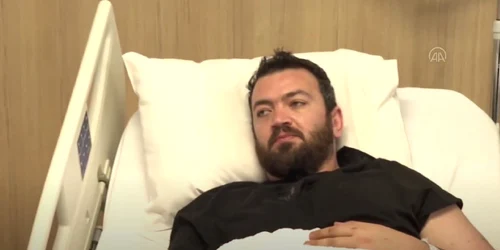 Yüksel Ergit a supraviețuit 32 de ore sub ruine cu 12 măsline  Foto Captură video YouTube jpg