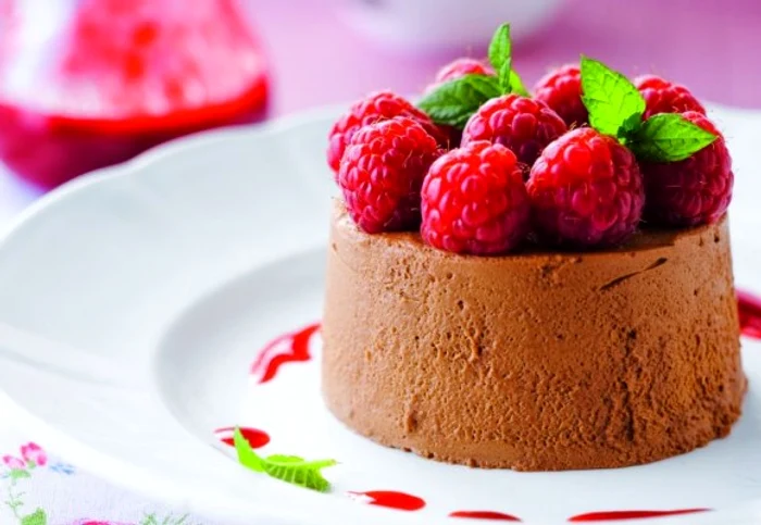 
    Răsfaţă-te cu o spumă de ciocolată cu zmeură!clickpoftabuna.ro  