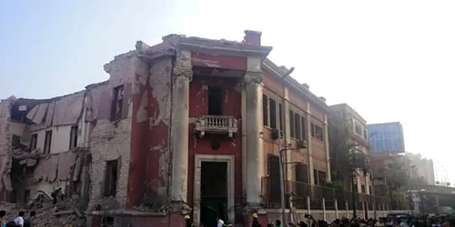 Explozia consulatul italiei din cairo FOTO Twitter