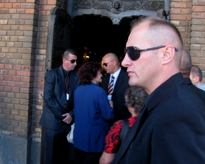 Nunta cu bodyguarzi la Catedrala Mitropolitană