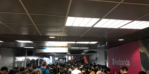 Aglomeratie metrou Victoriei FOTO Sebastian Zachmann