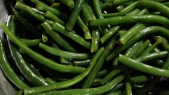 Fasole verde cu lamaie si usturoi jpeg