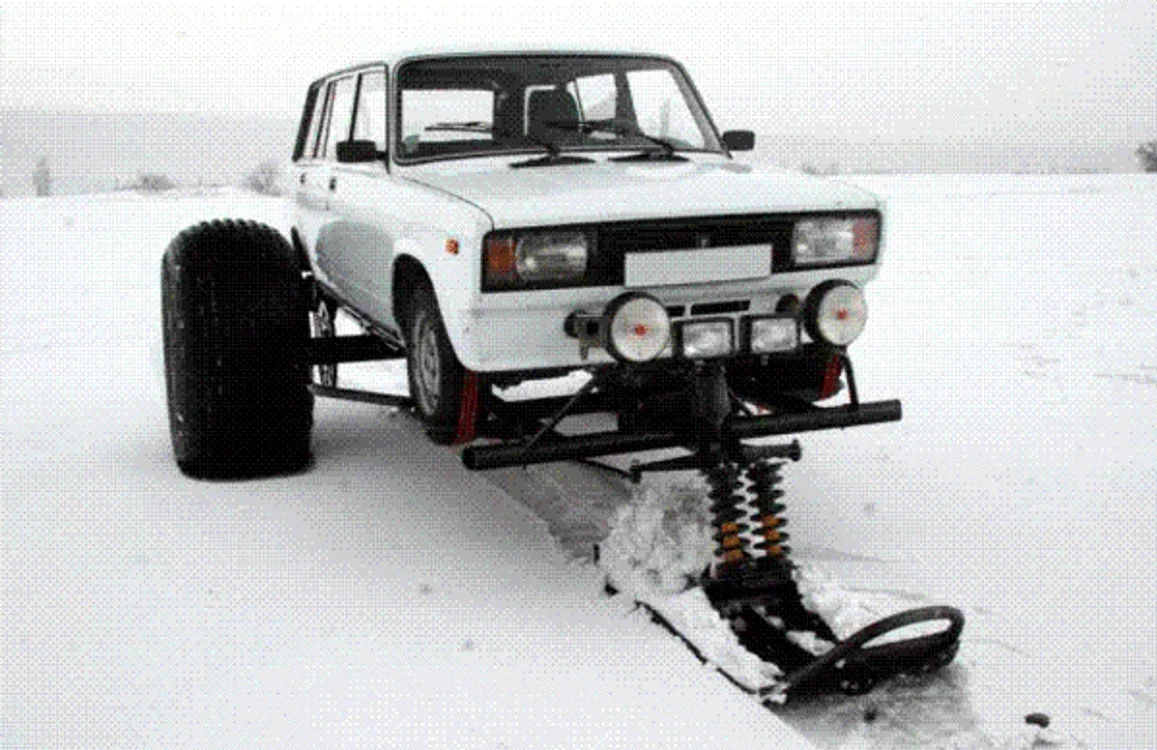 
    SnowFootCar, hibridul auto-sanie pentru care troienele de zăpadă sunt o nimica toată  