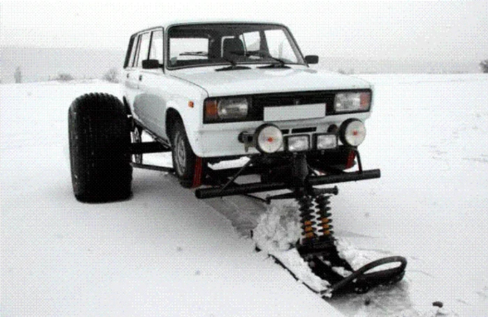 
    SnowFootCar, hibridul auto-sanie pentru care troienele de zăpadă sunt o nimica toată  