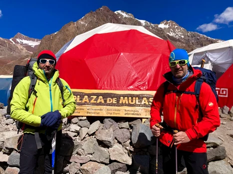 Români ajunşi pe Vârful Aconcagua - Mihai Nenciu şi Nicolae Rotaru din Constanţa Sursa Mihai Nenciu