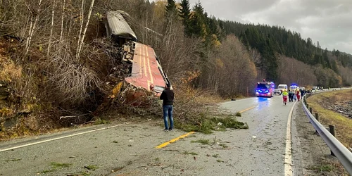 accident feroviar norvegia FOTO TRAIN DERAILMENT IN NORWAY Paul Frenzel jpg
