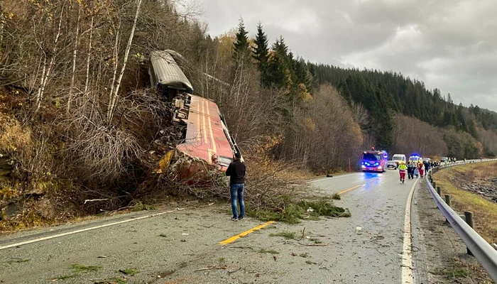 Accident feroviar în Norvegia. FOTO Facebook Paul Frenzel/ TRAIN DERAILMENT IN NORWAY
