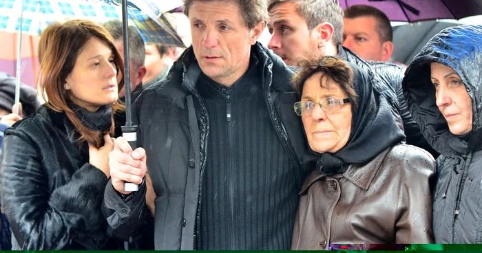 Gică Popescu a fost eliberat din penitenciar pentru a participa la înmormântarea tatălui său FOTO Mediafax
