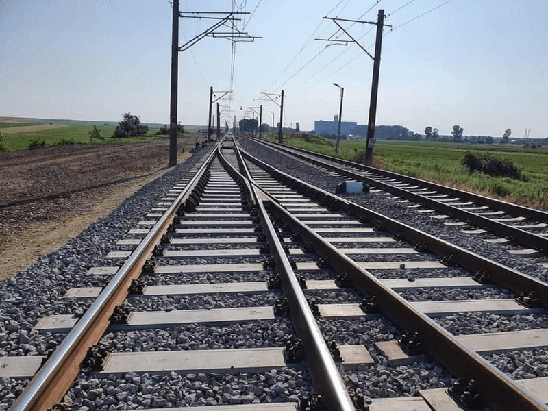 Linia de cale ferată Cluj Napoca - Oradea - Episcopia Bihor va fi electrificată şi reabilitată 