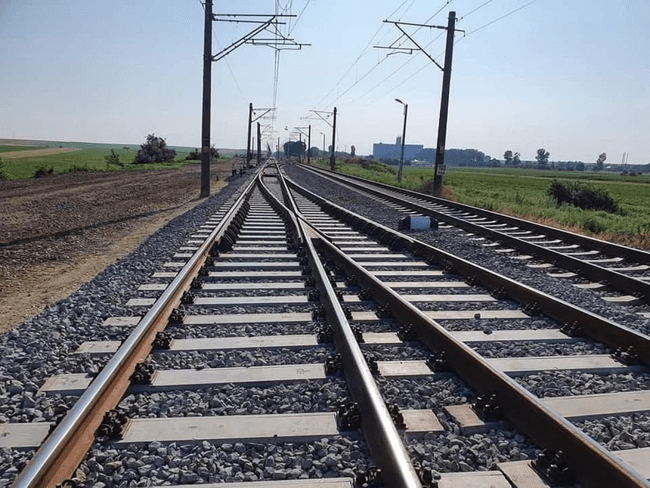   CFR reface infrastructura feroviară pe patru loturi importante. Cât costă lucrările pentru înlocuirea a peste 1.400 de km din reţea