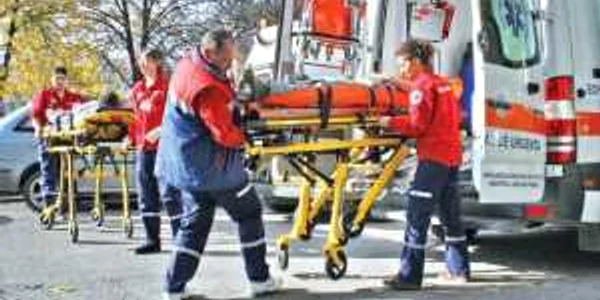Trei persoane au fost transportate la spital