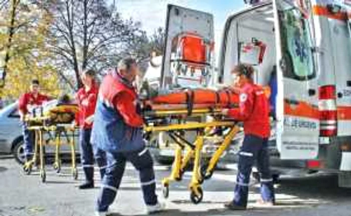 Trei persoane au fost transportate la spital