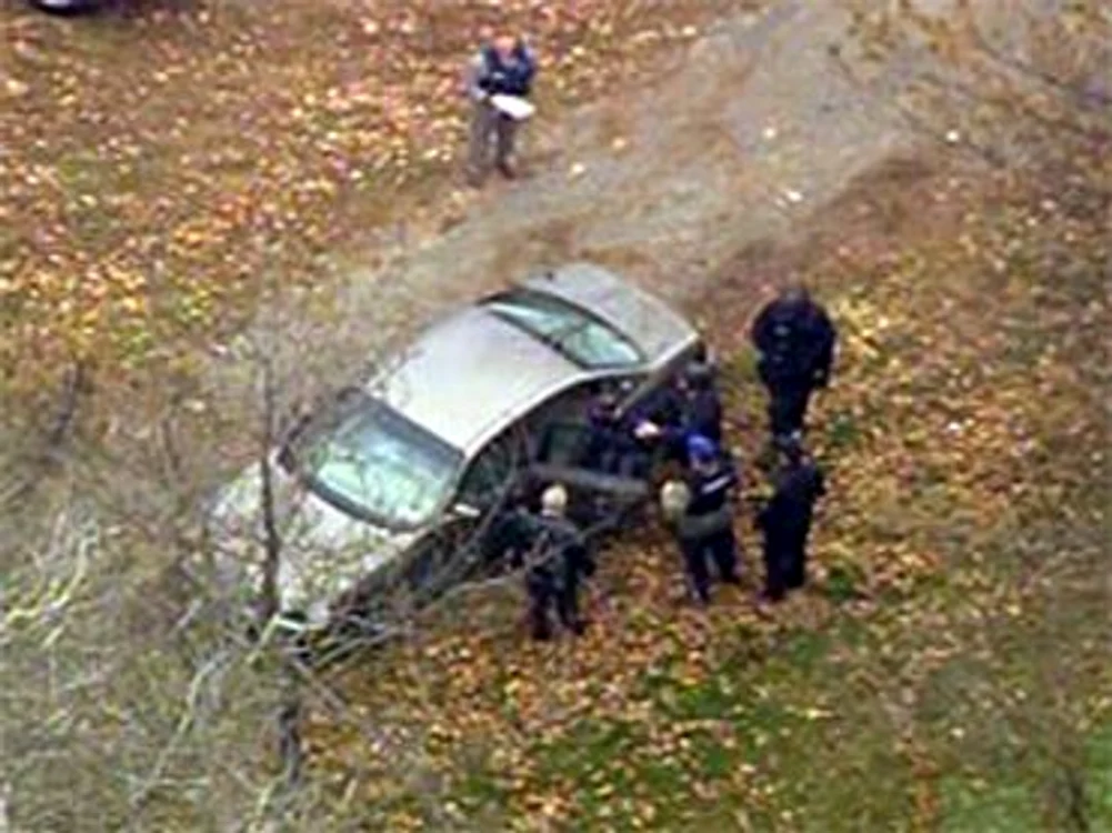 
    Poliţia l-a încercuit pe agresor într-o cameră din liceul Stissing Mountain  