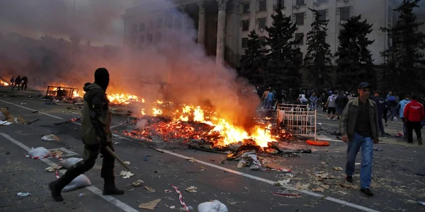 Ucraina - cladire incendiata la Odesa FOTO Reuters 