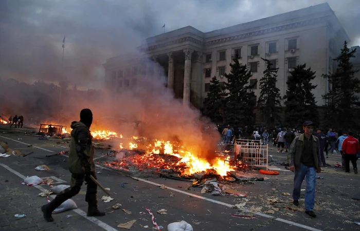 Clădire incendiată la Odessa FOTO Reuters