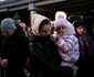 Ucrainencele fug din calea ororilor războiului încercând să-şi salveze copiii. FOTO Gettyimages