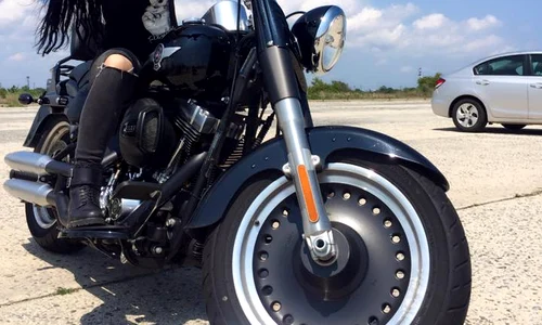 Silvia Launeanu De La Vegas motocicleta bad girl (1) jpeg