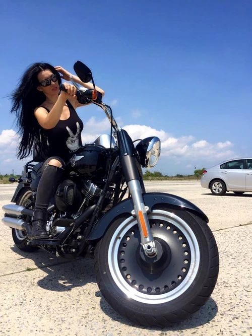 Silvia Launeanu De La Vegas motocicleta bad girl (1) jpeg