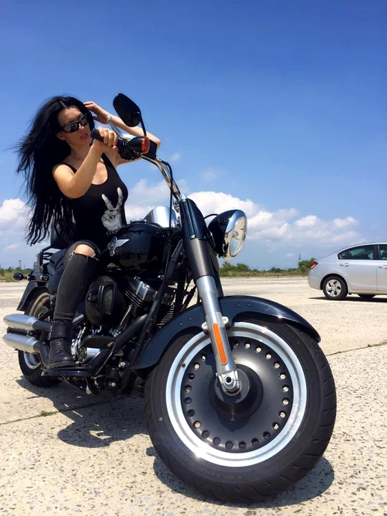 Silvia Launeanu De La Vegas motocicleta bad girl (1) jpeg