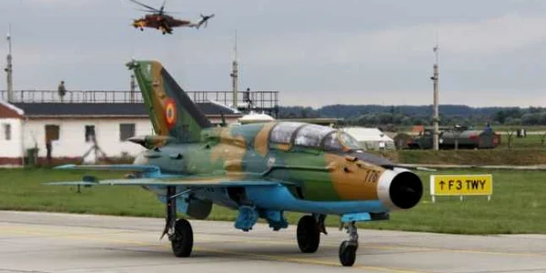 avion militar