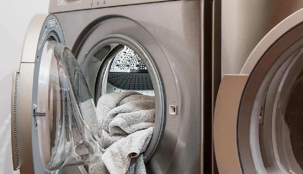 O fetiţă de 8 ani, blocată în maşina de spălat în timp ce se juca. Pompierii au intervenit cu un fierăstrău electric