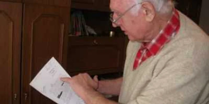 Mircea Pora în faţa documentelor de la CNSAS
