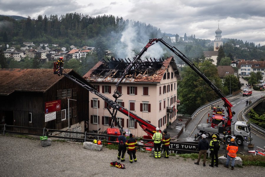Doi cetățeni români au murit în urma unui incendiu din estul Elveției. Anunțul MAE