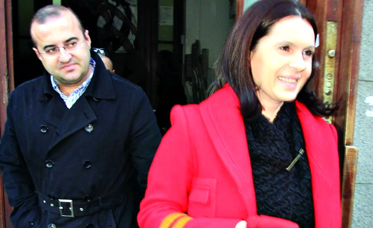 În momentul în care magistratul a ajuns la dosarul de divorţ al celor doi, procedurile s-au derulat cu rapiditate, iar problema s-a rezolvat în cinci minute