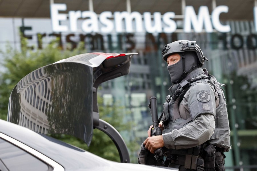 Atacatorul din Rotterdam avea un „comportament psihotic”. Avertismente negijate, înaintea dublului atac armat