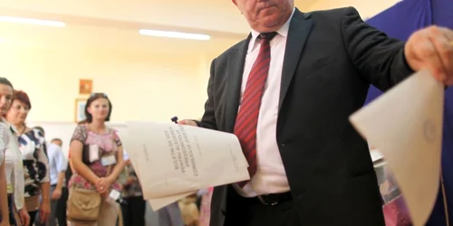 Titu Bojin în faţa urnei
