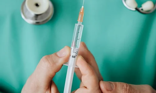 vaccin covid seringa jpeg