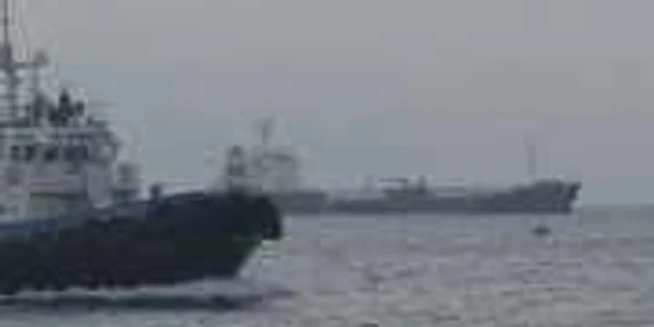 Echipele de intervenţie încearcă să repună nava pe linia de plutire