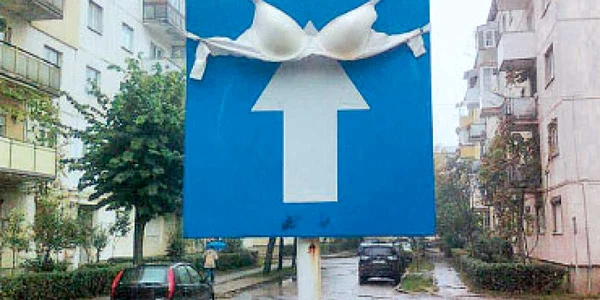 Judeţ cu judeţ :La Monumentul Vânătorilor din Ploieşti vor avea loc, mâine, acrobaţii aeriene cu avioane uşoare