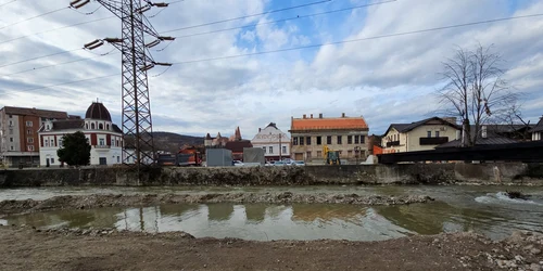 Râul Cerna din Hunedoara  Foto Daniel Guță (41) jpg