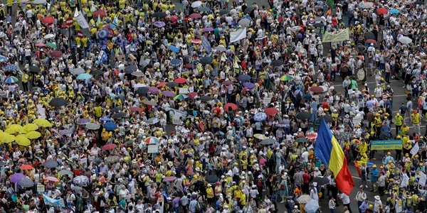 Protestul organizat de sindicaliștii din domeniul educației și susținătorii acestora în Piața Victoriei din București. FOTO Inquam Photos / Octav Ganea