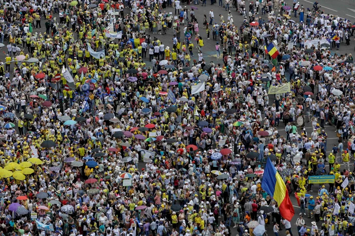 Protestul organizat de sindicaliștii din domeniul educației și susținătorii acestora în Piața Victoriei din București. FOTO Inquam Photos / Octav Ganea