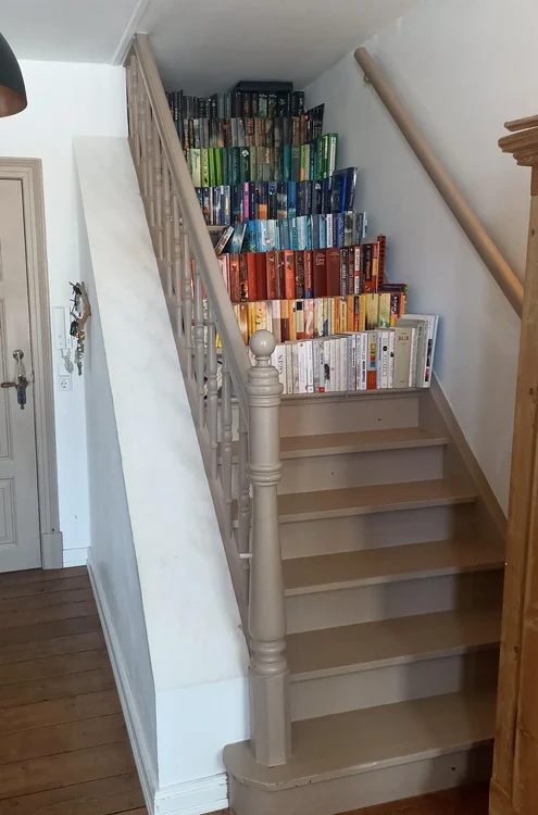 Scara  afost transfromată în bibliotecă FOTO Reddit