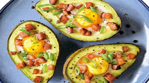 aperitiv cu avocado si sunca jpg