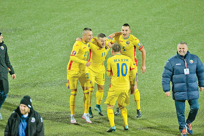 
    Jucătorii români  aduc o grămadă de  bani bugetului FRFFoto: Mediafax  