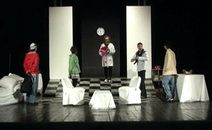 Teatrul îşi schimbă denumirea