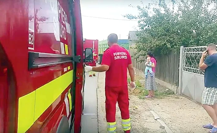 Când a fost lovită, Ştefania mergea  pe marginea şoselei alături de  mama şi de frăţiorul ei (7 luni)