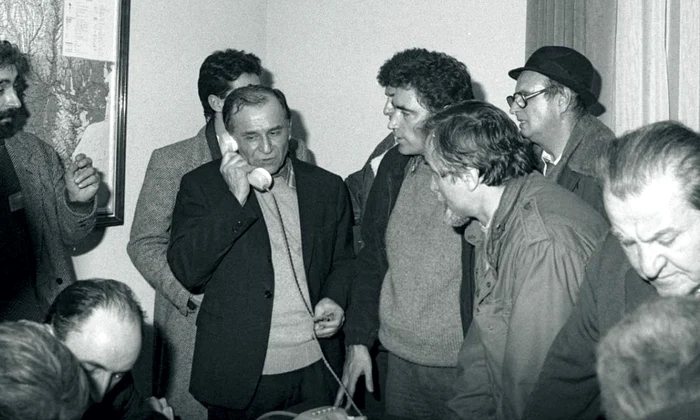 Ion Iliescu: «În România a avut loc o Revoluție, indiferent de ceea ce se străduiesc să acrediteze cei cărora acest act de demnitate nu le este pe plac»  jpeg